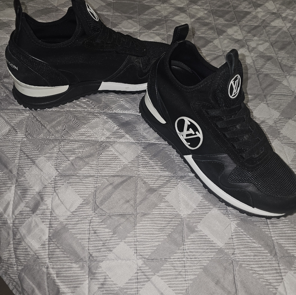 Shoes - Picture 4 of 4